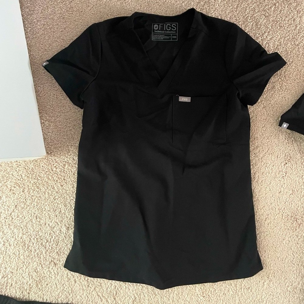 FIGS scrubs Catarina one pocket scrub top